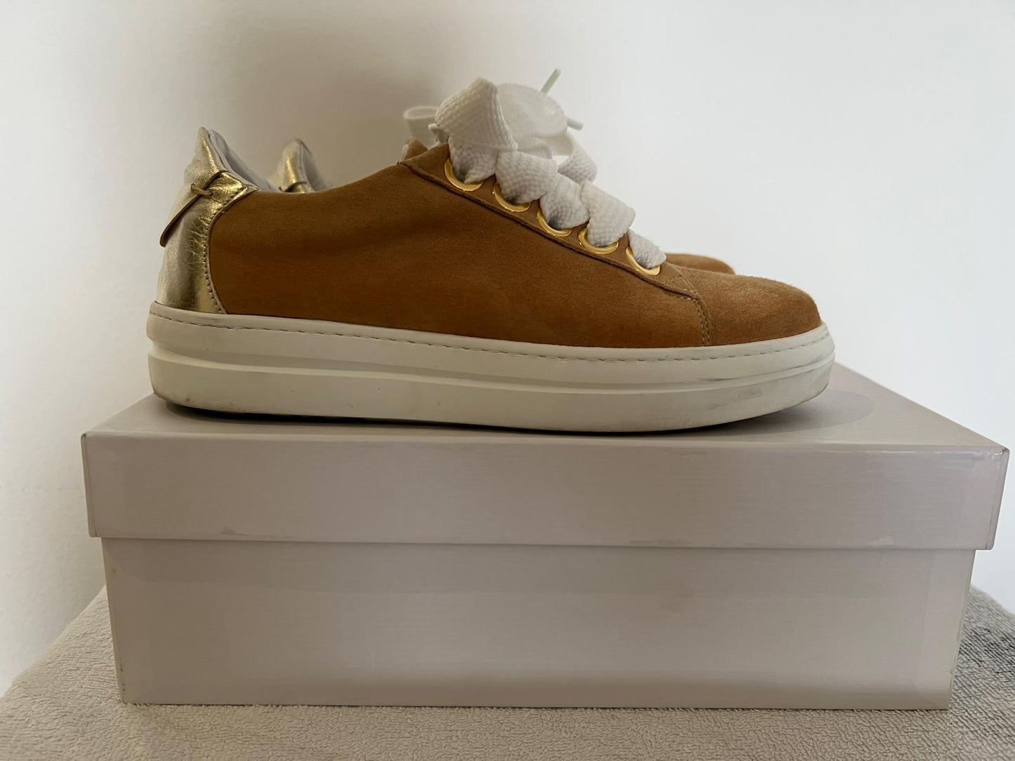 Sneakers in pelle scamosciata