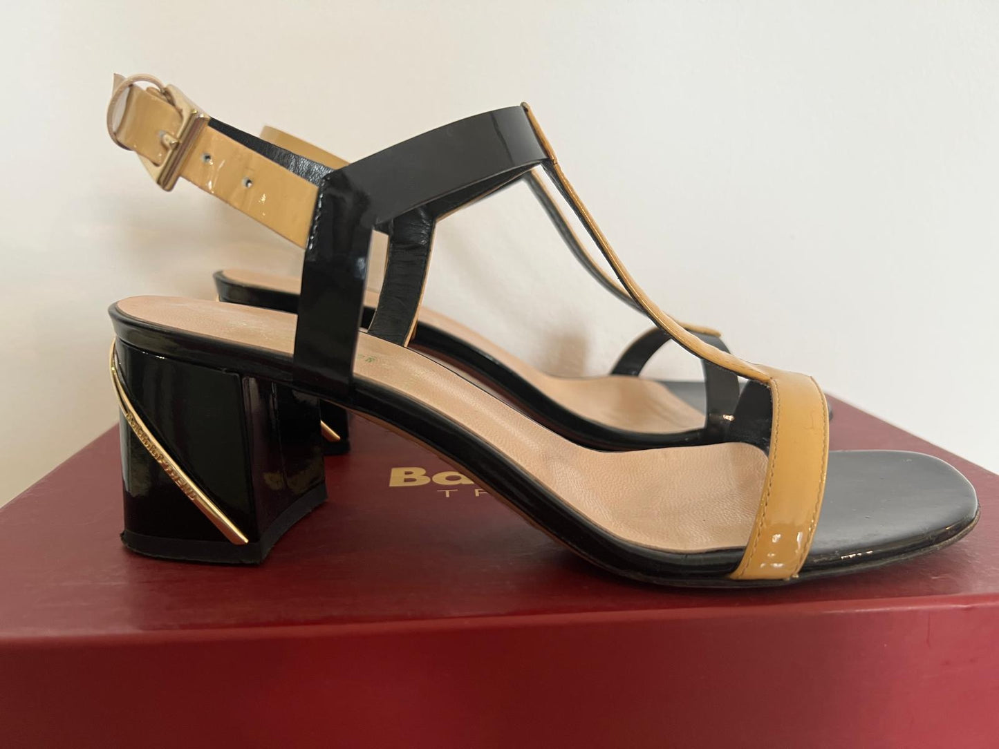 Sandales bicolores noir et beige