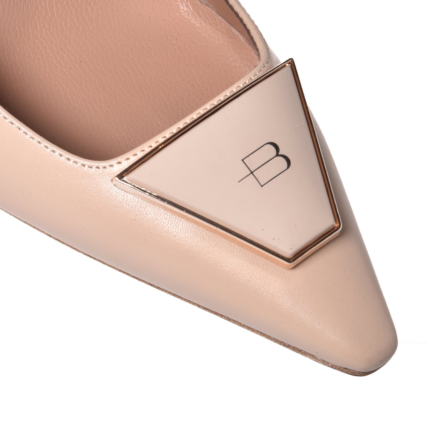 Court shoe in taupe nappa leather
