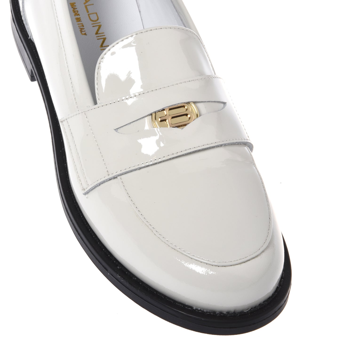Mocassino in pelle verniciata bianco sporco