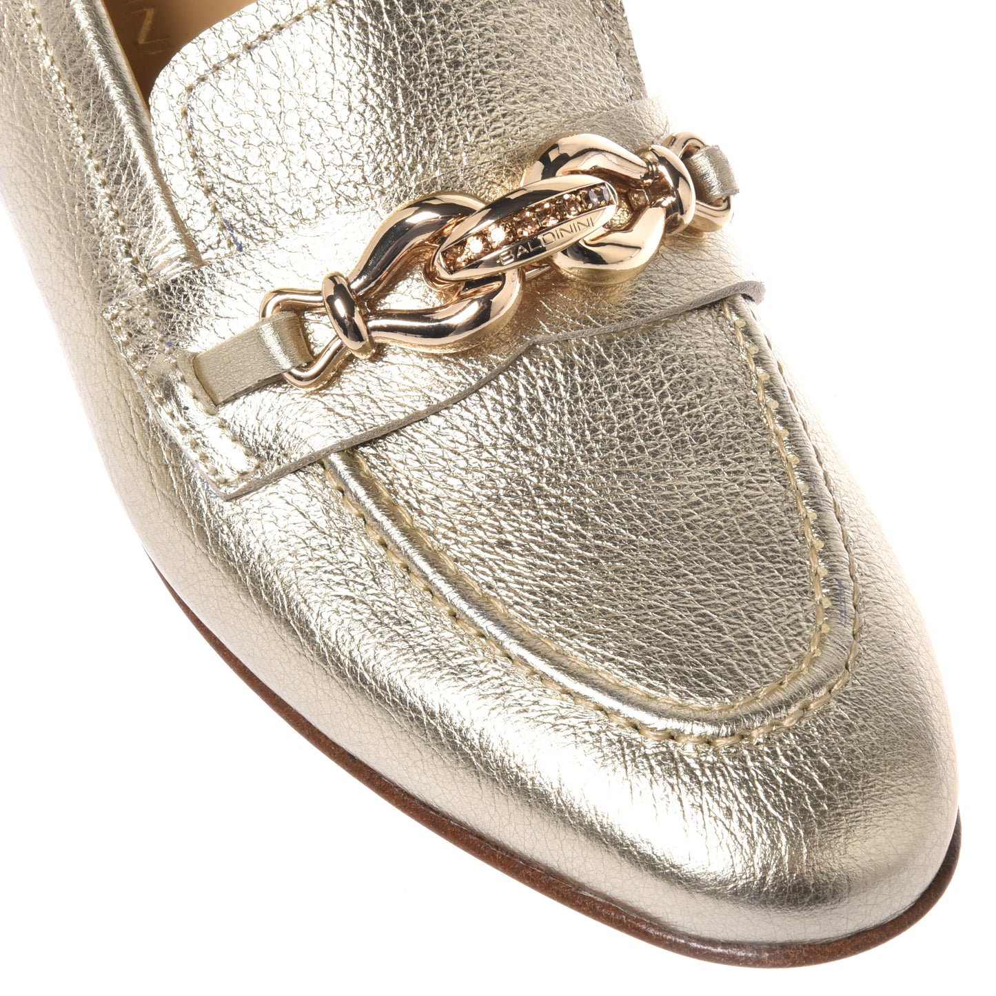 Mocassino in pelle martellata laminata oro chiaro
