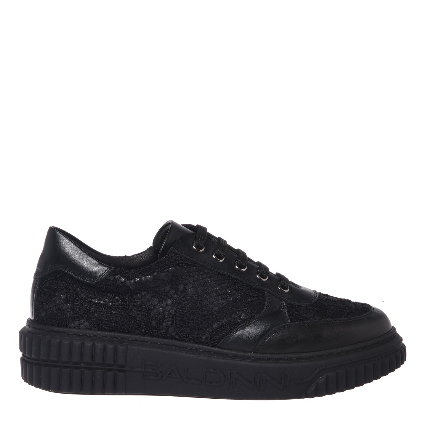 Sneaker in pelle nera e lacci