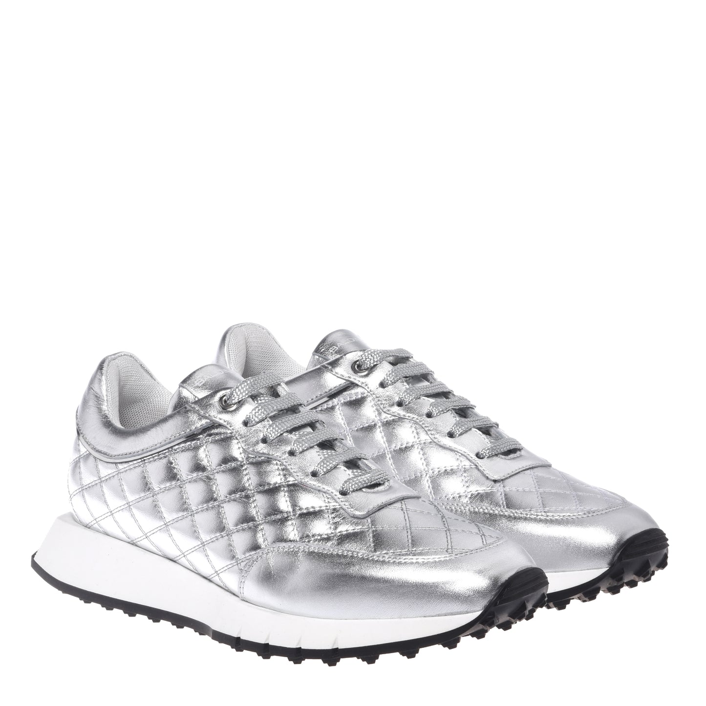 Sneaker en nappa laminé matelassé argent