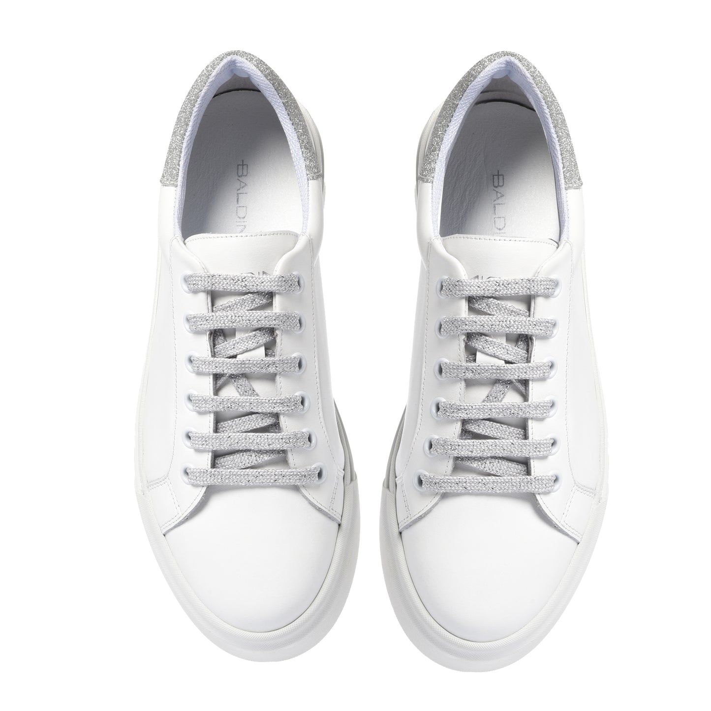 Sneaker en cuir blanc et paillettes argentées