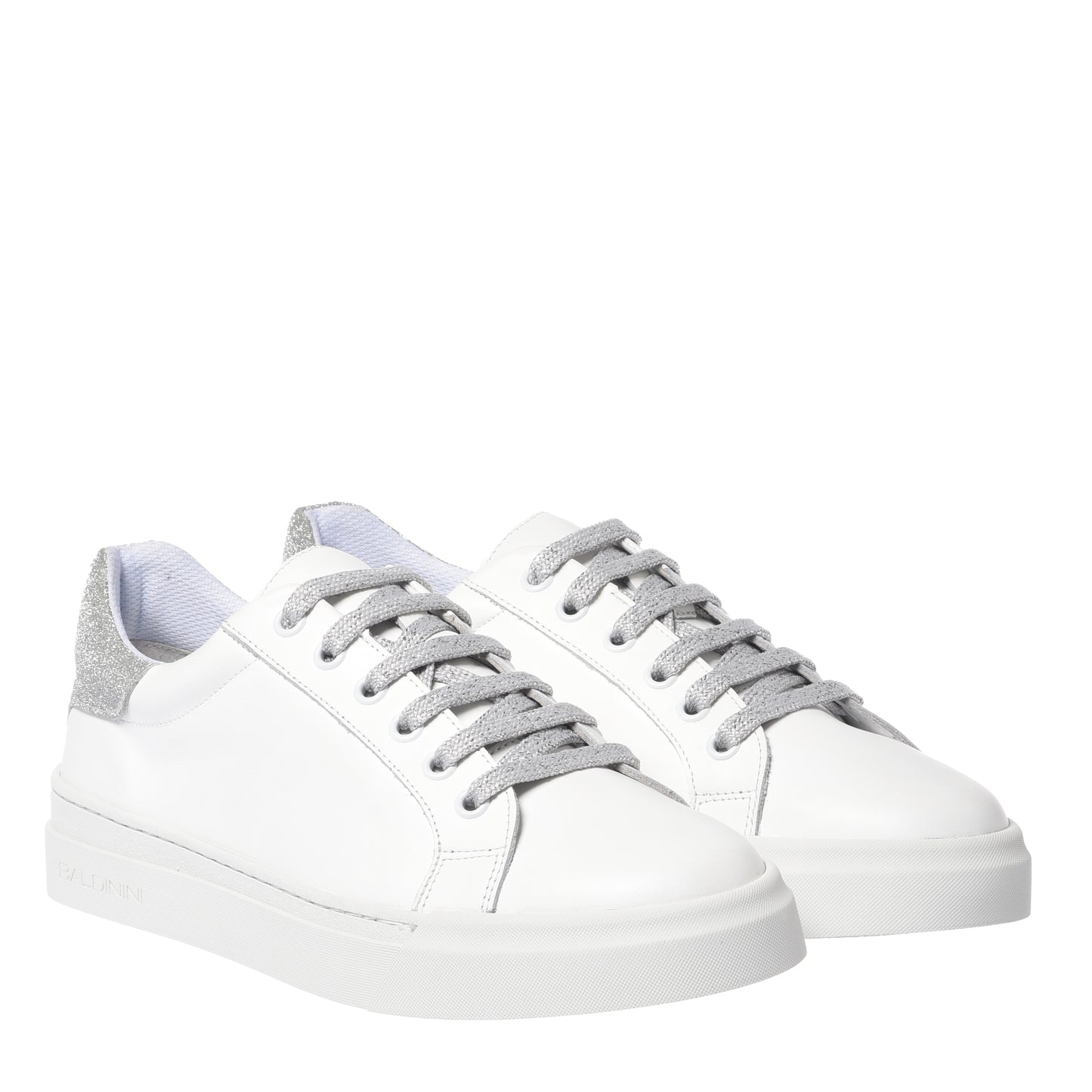 Sneaker en cuir blanc et paillettes argentées