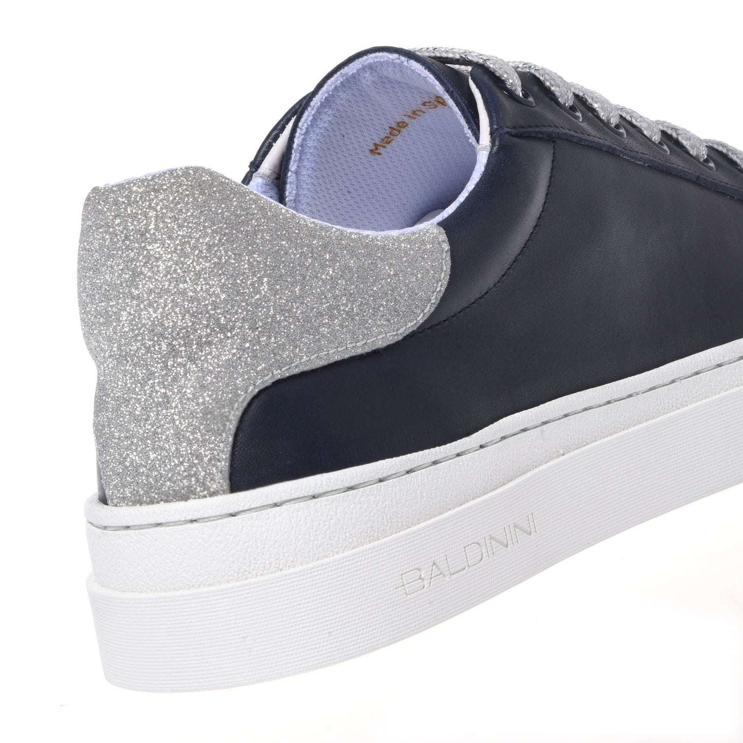 Sneaker en cuir noir et paillettes argentées