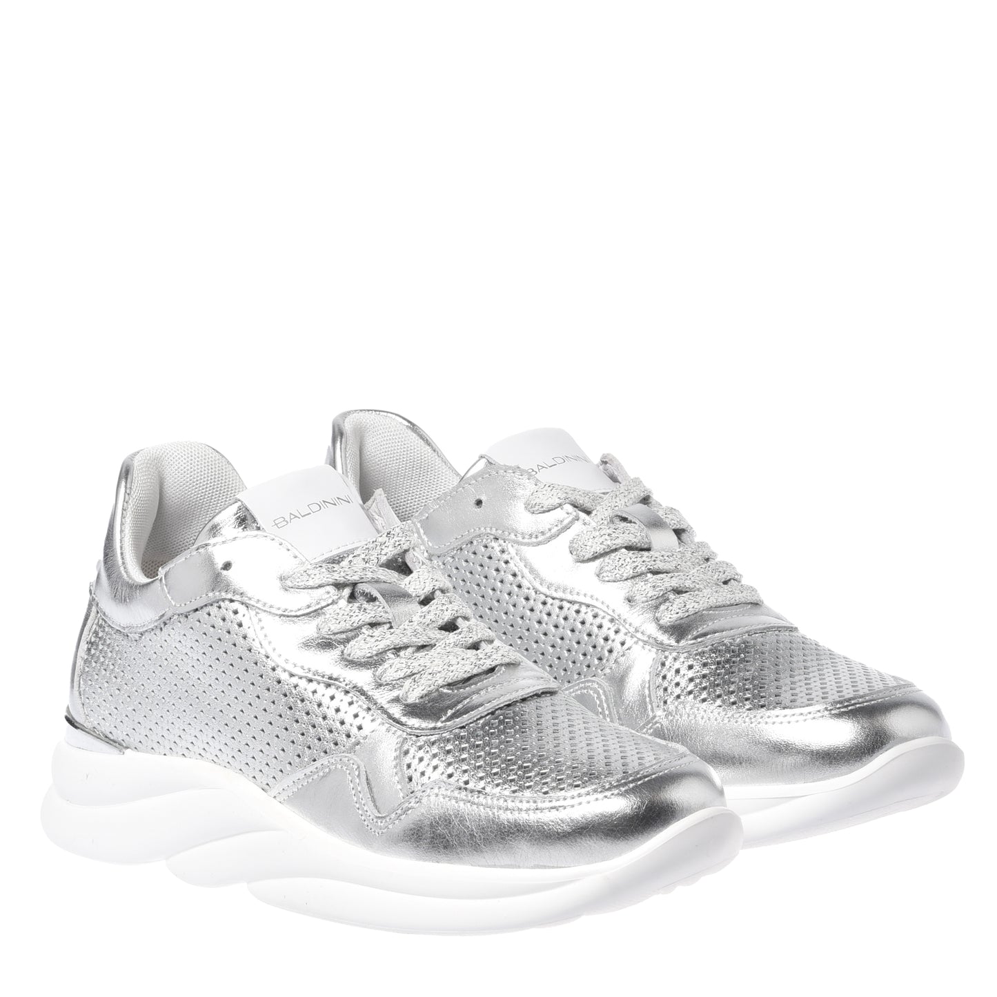 Sneaker en nappa laminé perforé argent