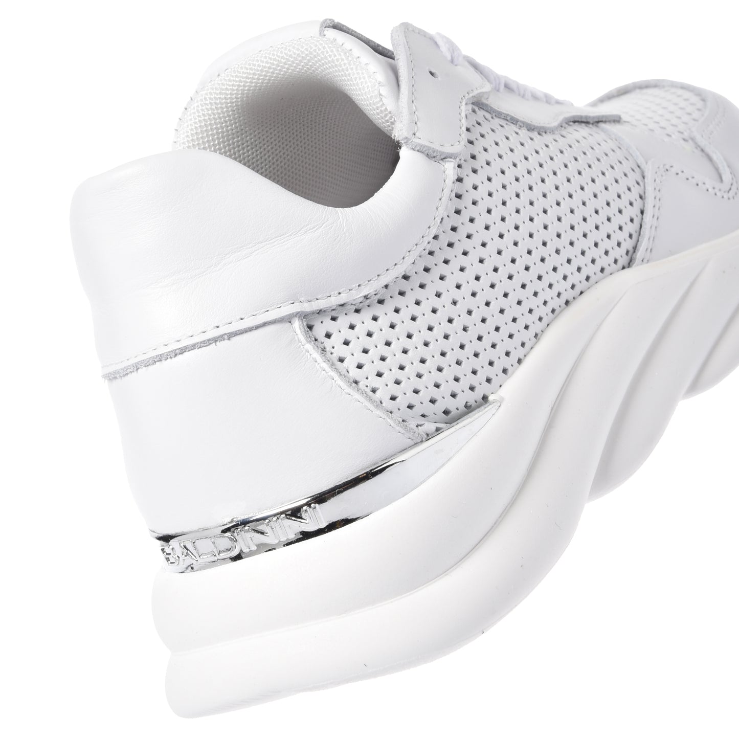 Sneaker en cuir perforé blanc