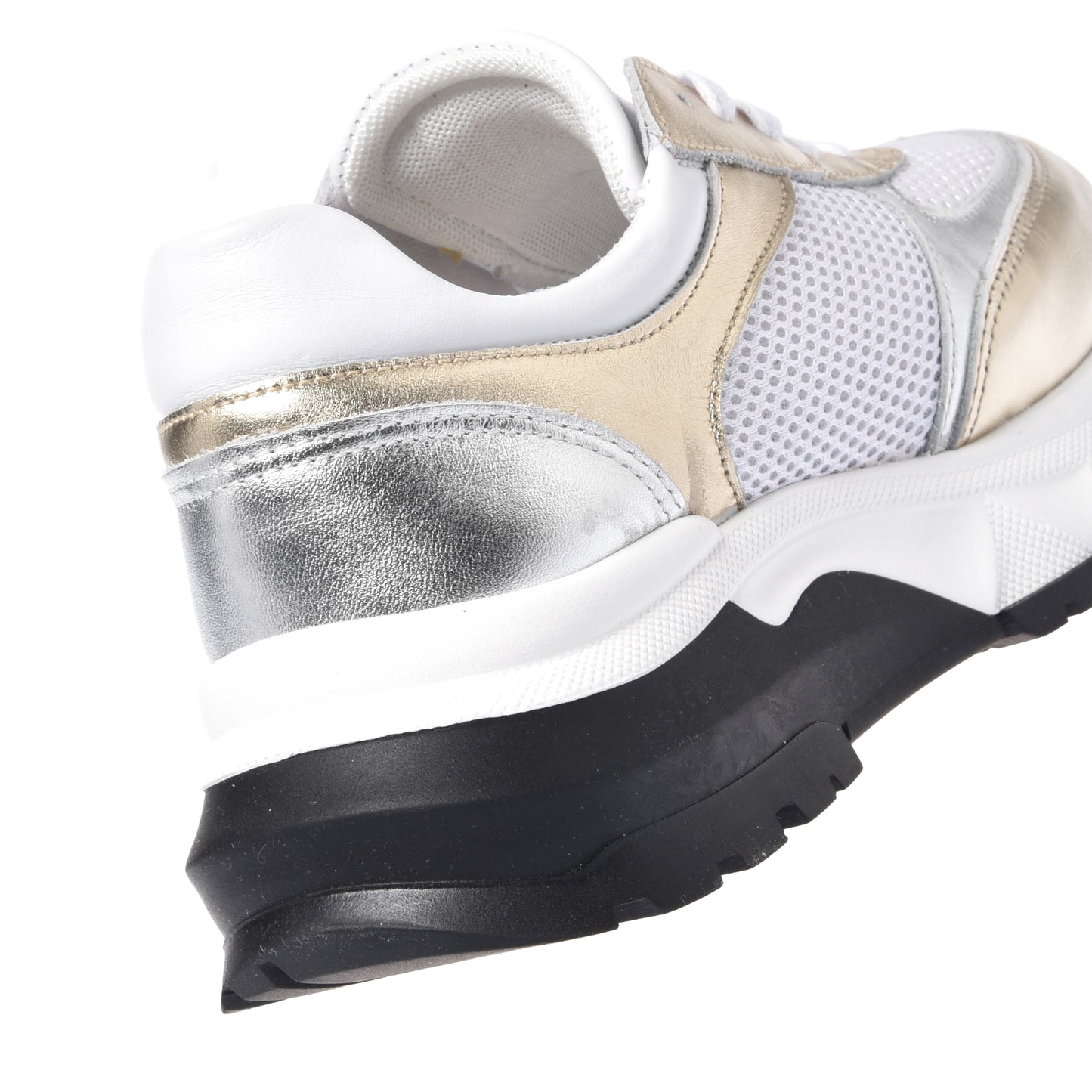 Sneaker en nappa or clair et mesh blanc