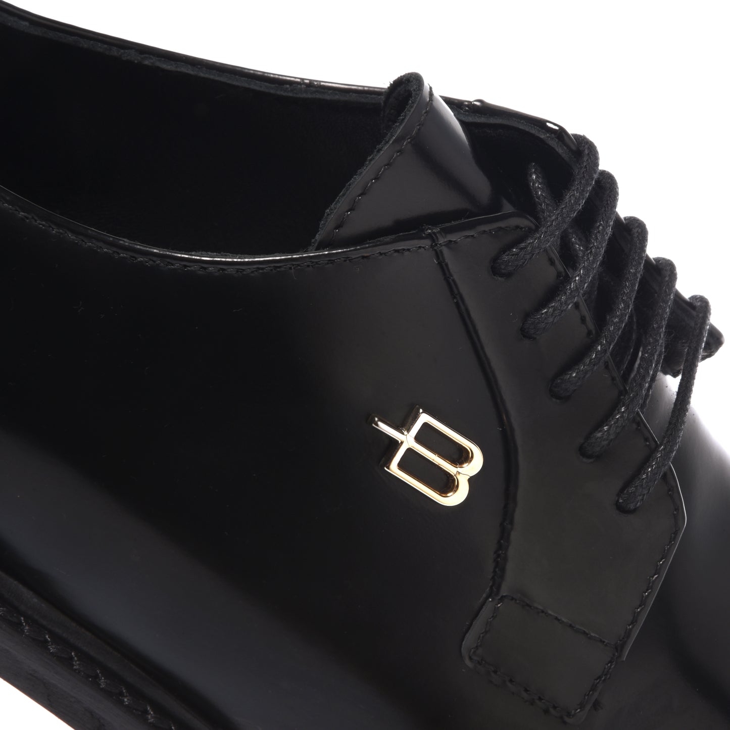 Black lace-up shoes in polished leather