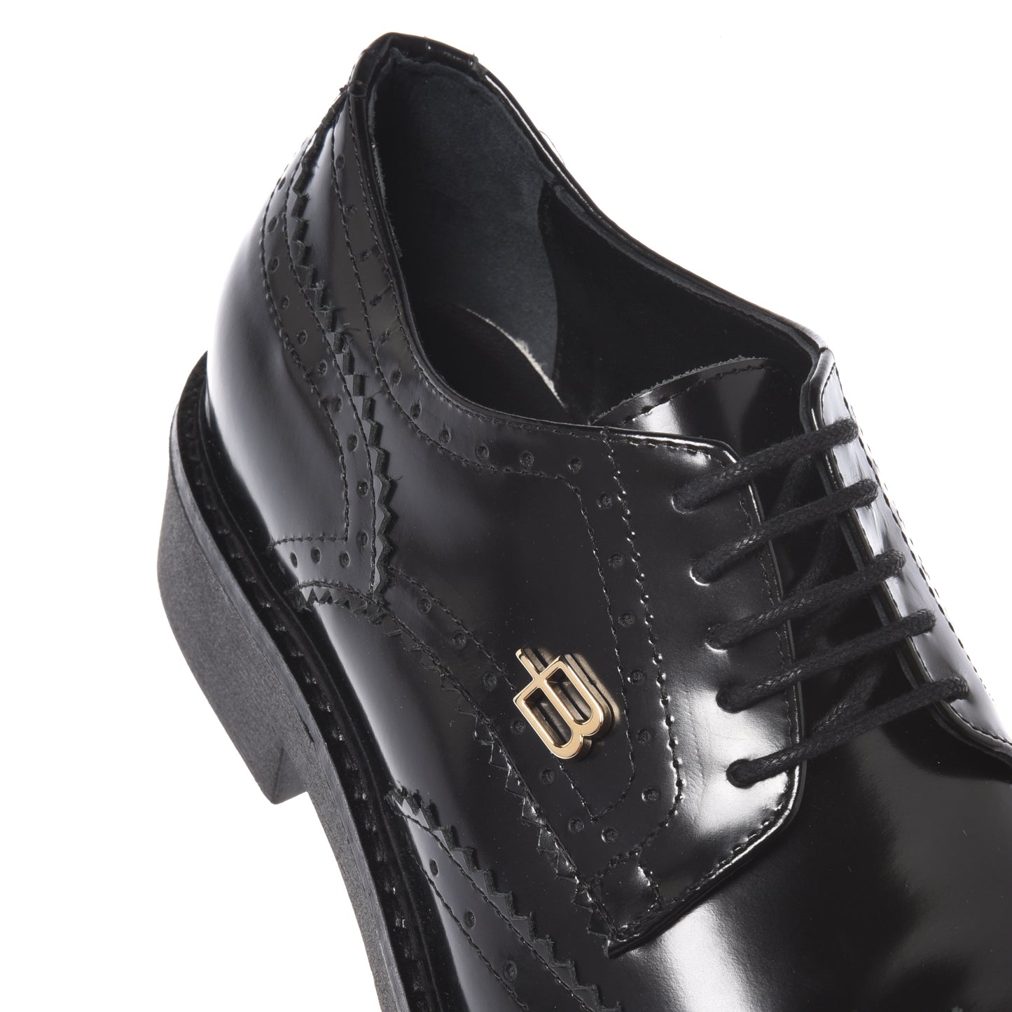 Black lace-up shoes in polished leather