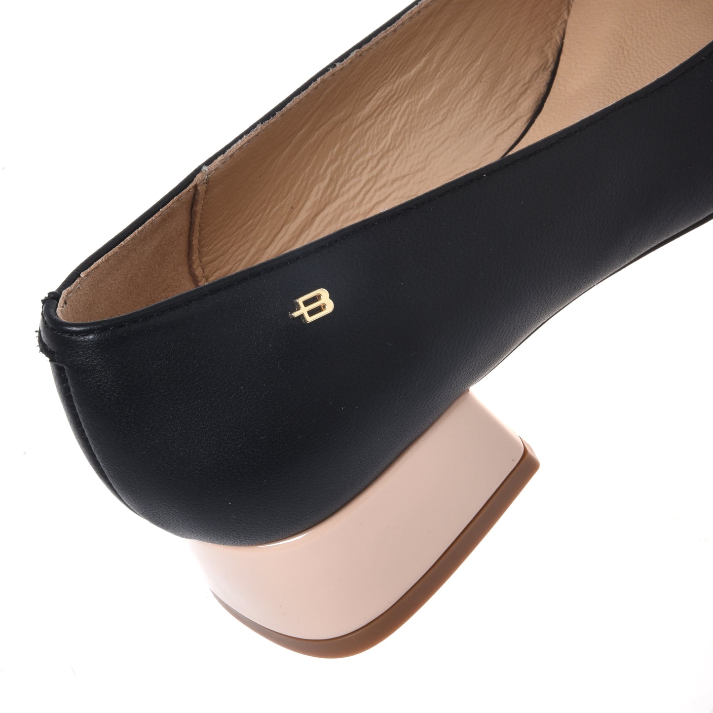 Black leather and nude patent leather pump