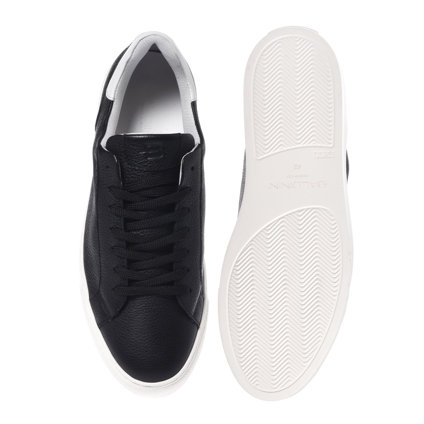 Black grained leather sneaker