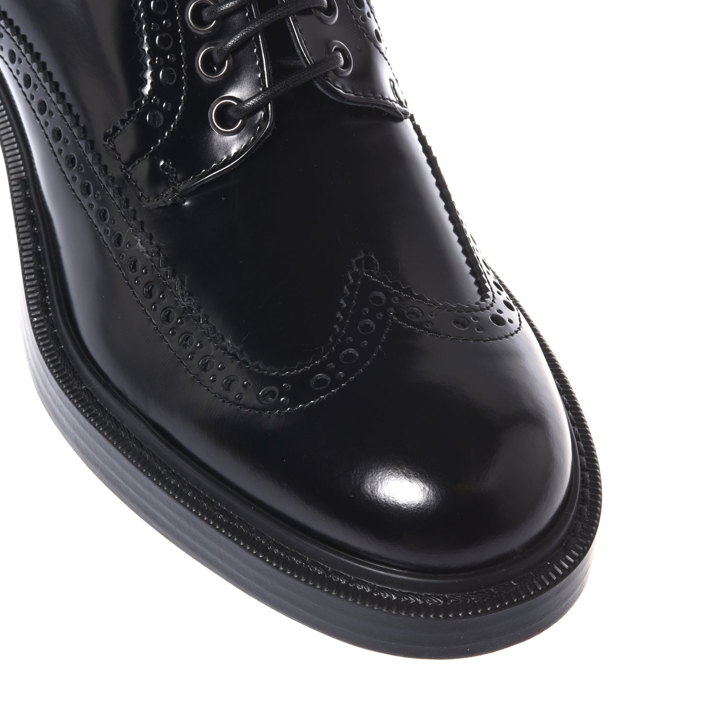 Black lace-up shoes in polished leather