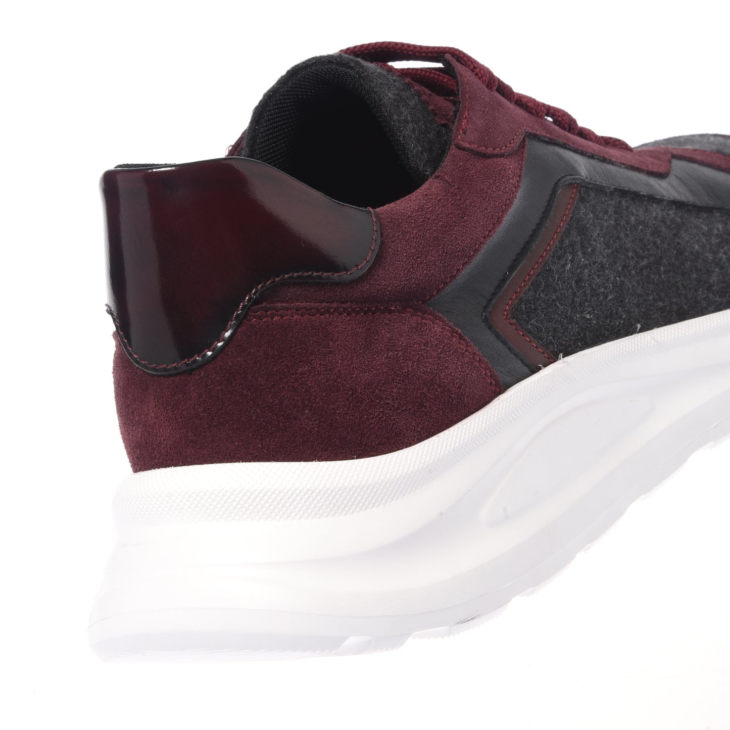 Sneakers in pelle scamosciata bordeaux e lana grigia