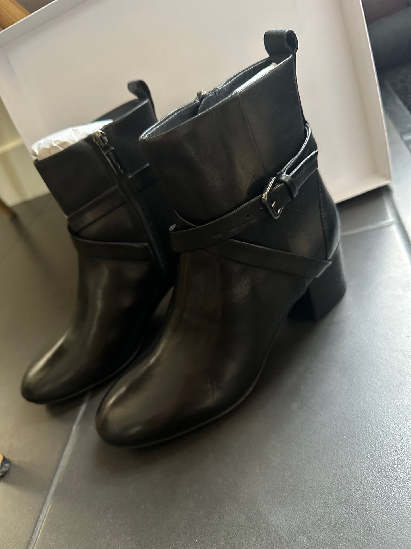 Stivaletti in pelle nera