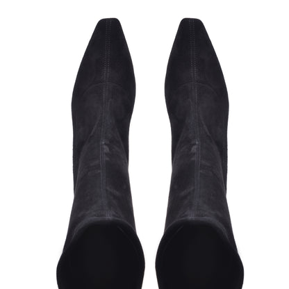 Boots in black stretch suede