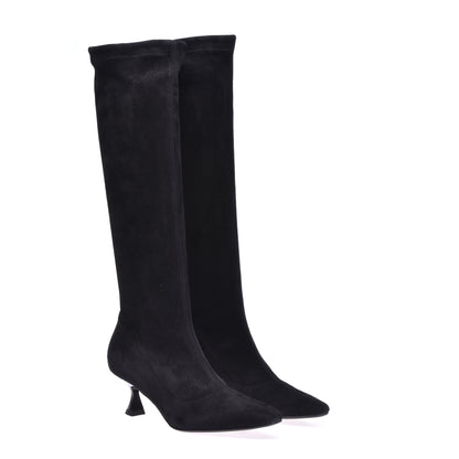 Boots in black stretch suede