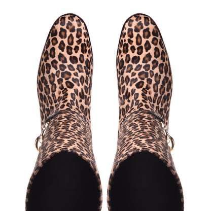 Boots in leopard pony effect
