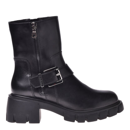 Ankle boots in black calfskin