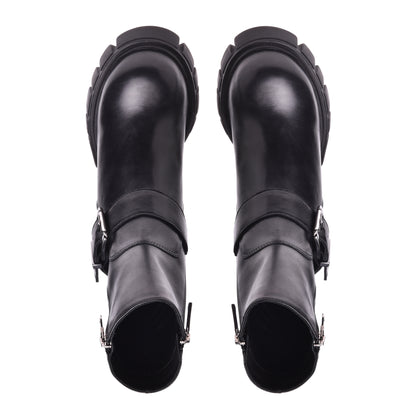 Ankle boots in black calfskin