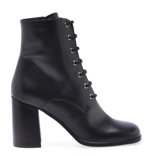 Ankle boots in black calfskin