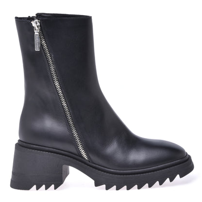 Ankle boots in black calfskin