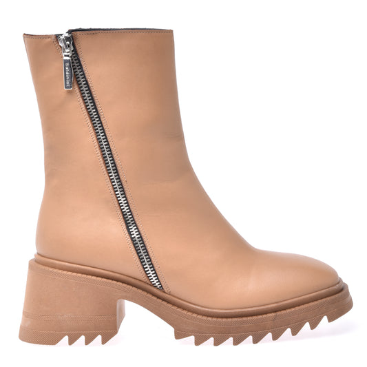 Ankle boots in calfskin