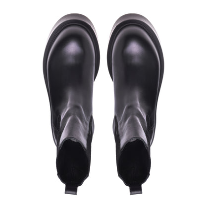 Ankle boots in black calfskin