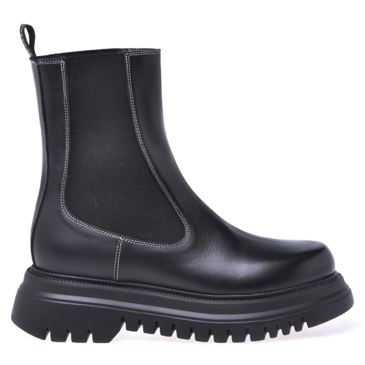 Ankle boots in black calfskin
