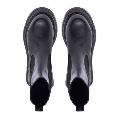 Ankle boots in black calfskin