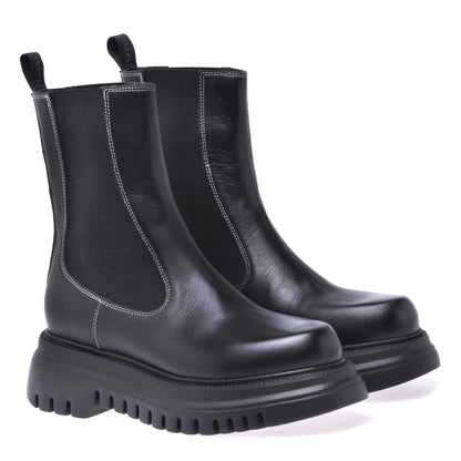 Ankle boots in black calfskin