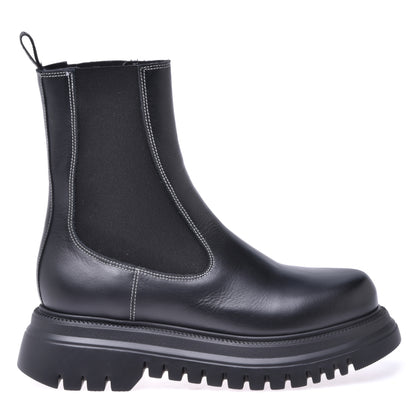 Ankle boots in black calfskin