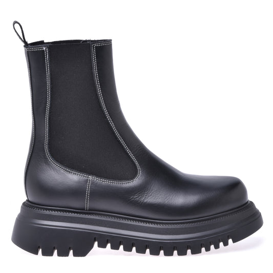 Ankle boots in black calfskin