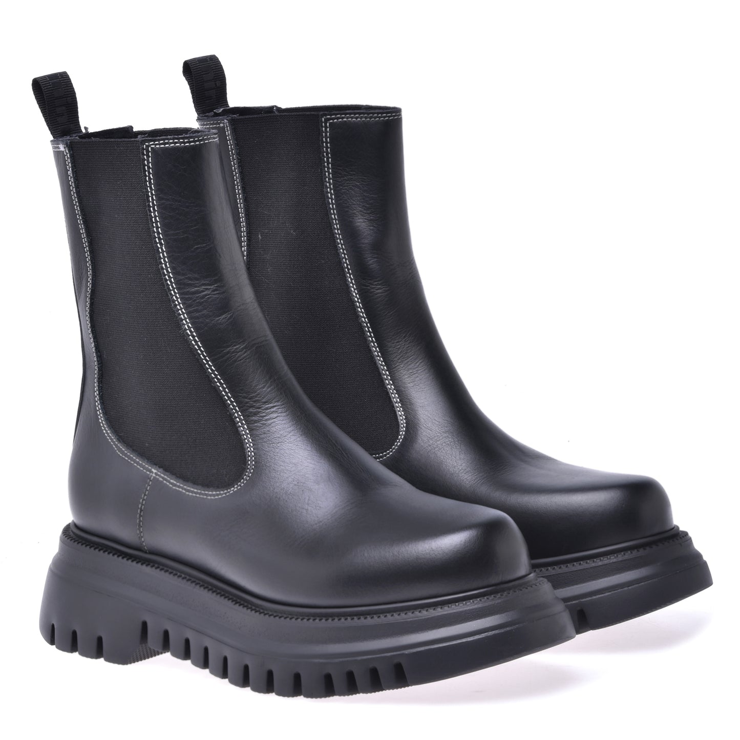 Ankle boots in black calfskin