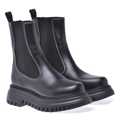 Ankle boots in black calfskin