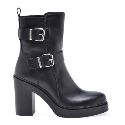 Ankle boots in black calfskin