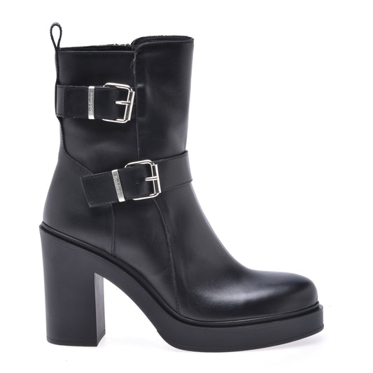 Ankle boots in black calfskin