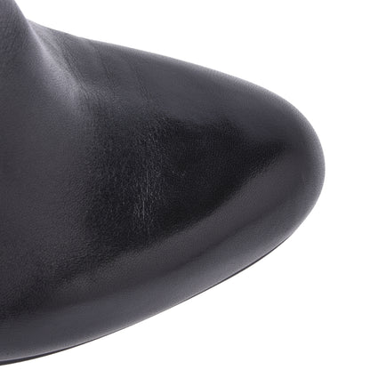 Ankle boots in black calfskin