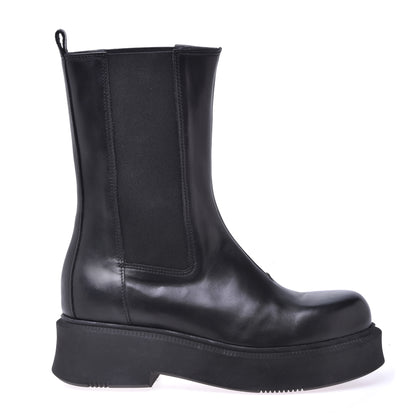 Ankle boots in black calfskin