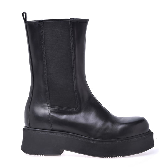 Ankle boots in black calfskin