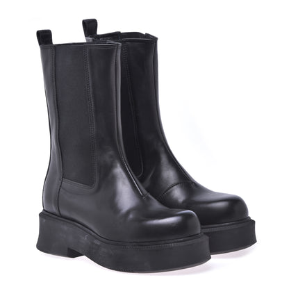 Ankle boots in black calfskin