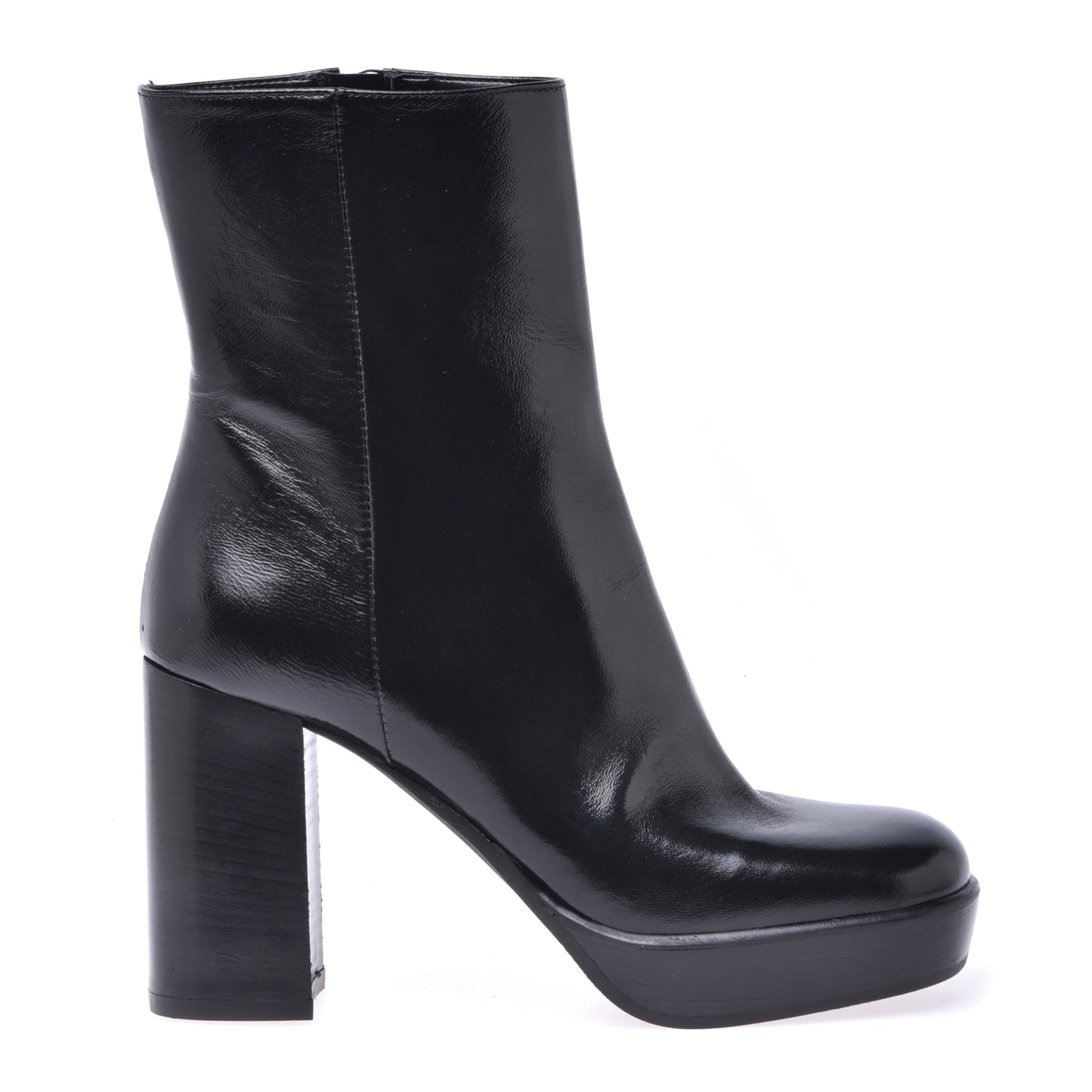Ankle boot in soft black patent leather