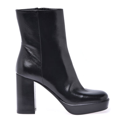 Ankle boot in soft black patent leather