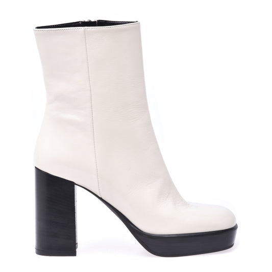 Ankle boot in soft ivory patent leather