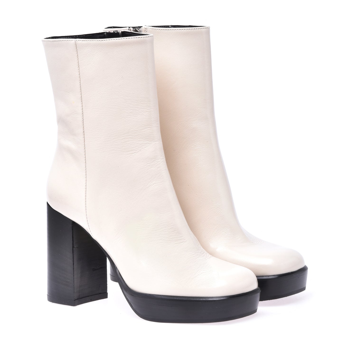 Ankle boot in soft ivory patent leather