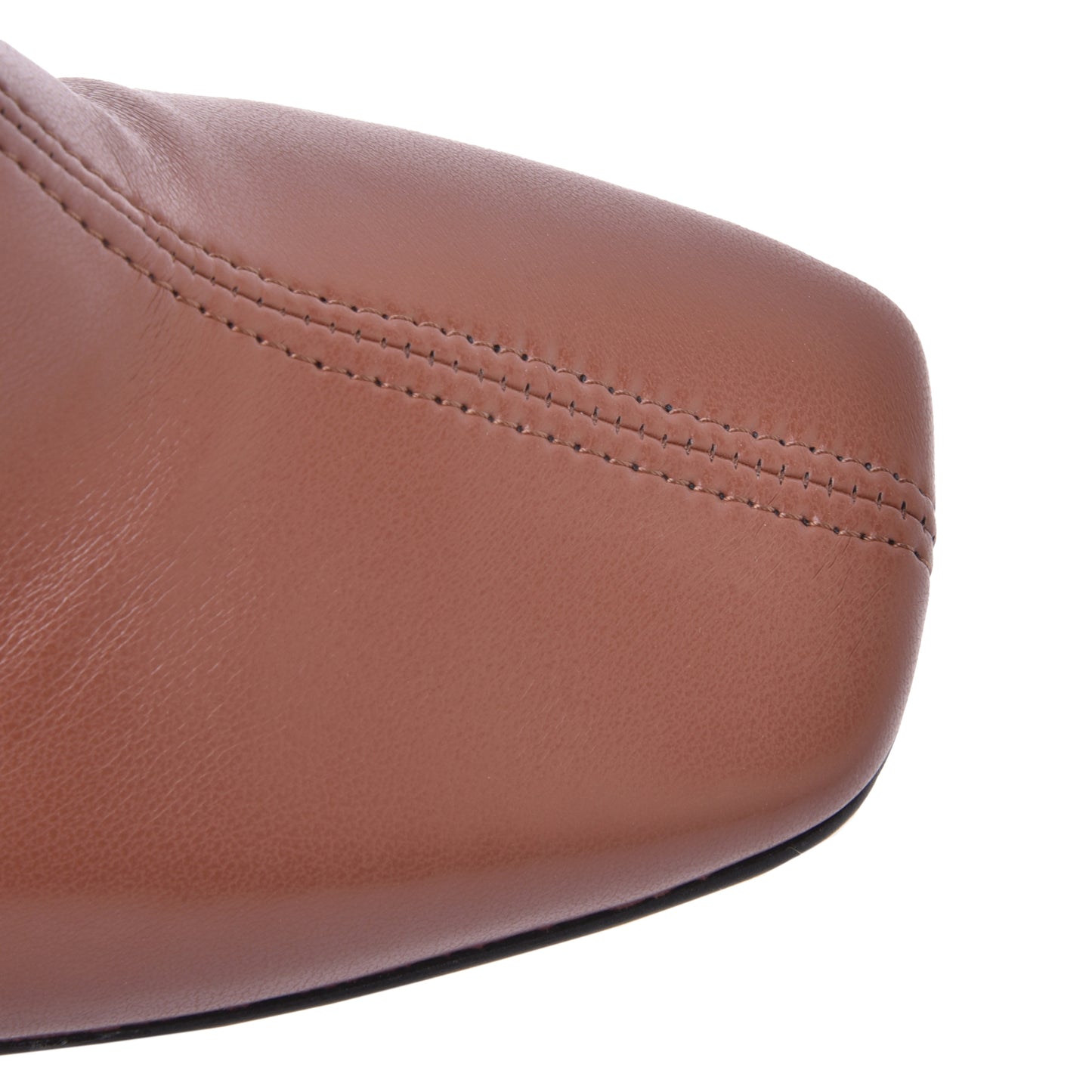 Stretchy ankle boots in hide