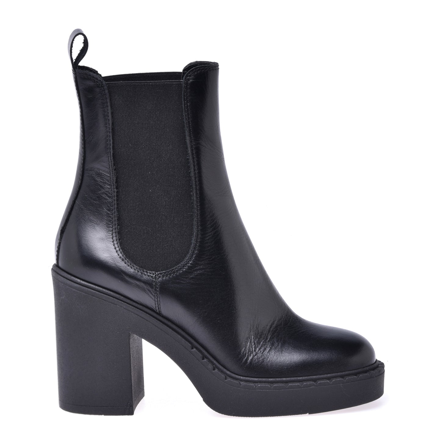Ankle boots in black calfskin
