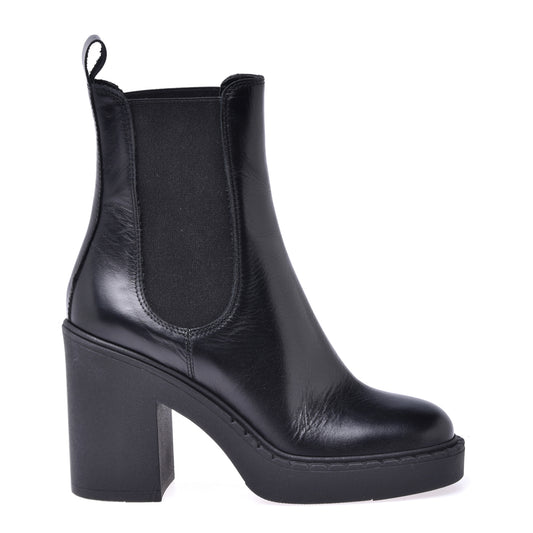 Ankle boots in black calfskin