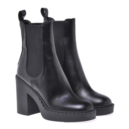 Ankle boots in black calfskin